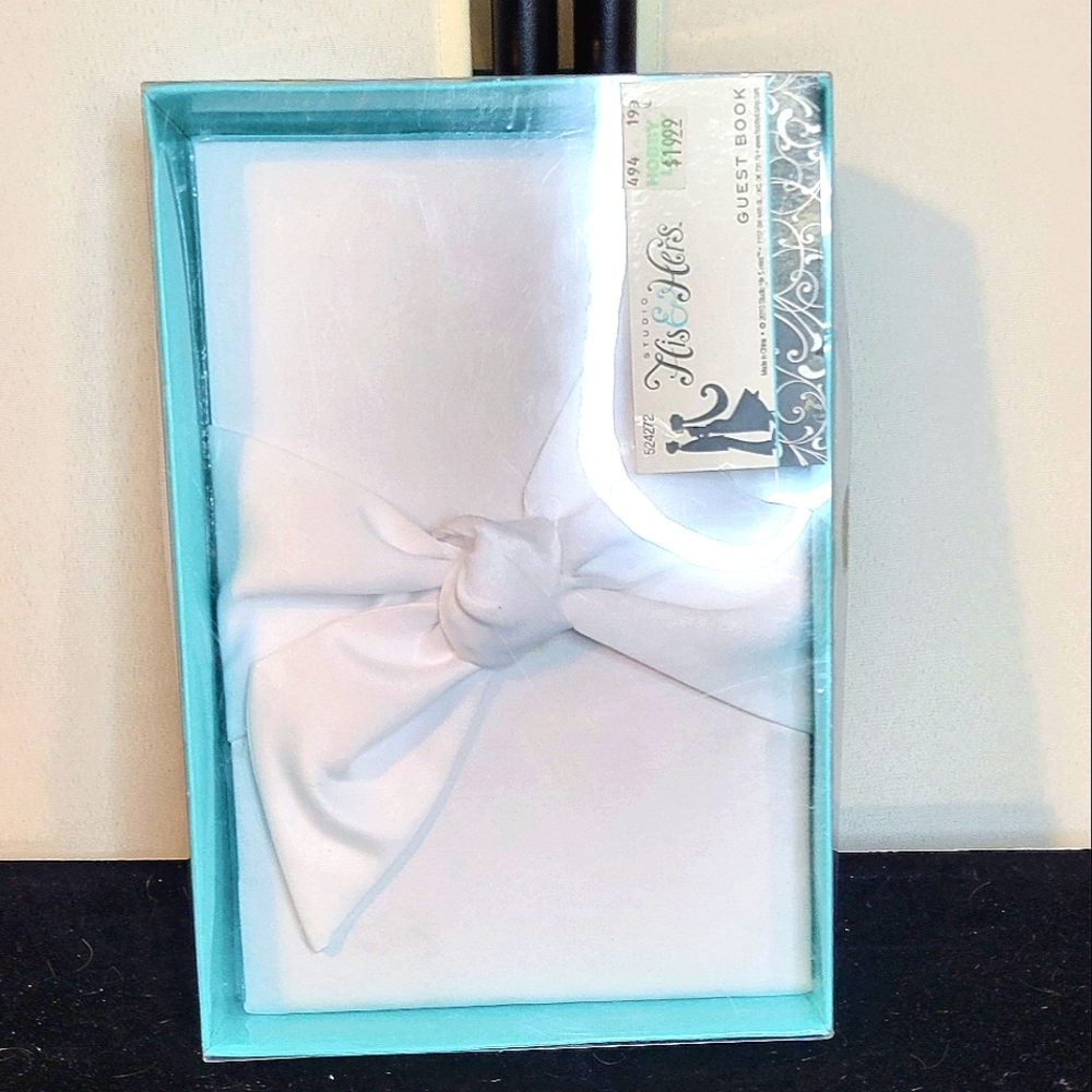 CLASSIC QUIET LUXURY ALL WHITE WEDDING PARTY GUEST BOOK WITH LARGE BOW NIB